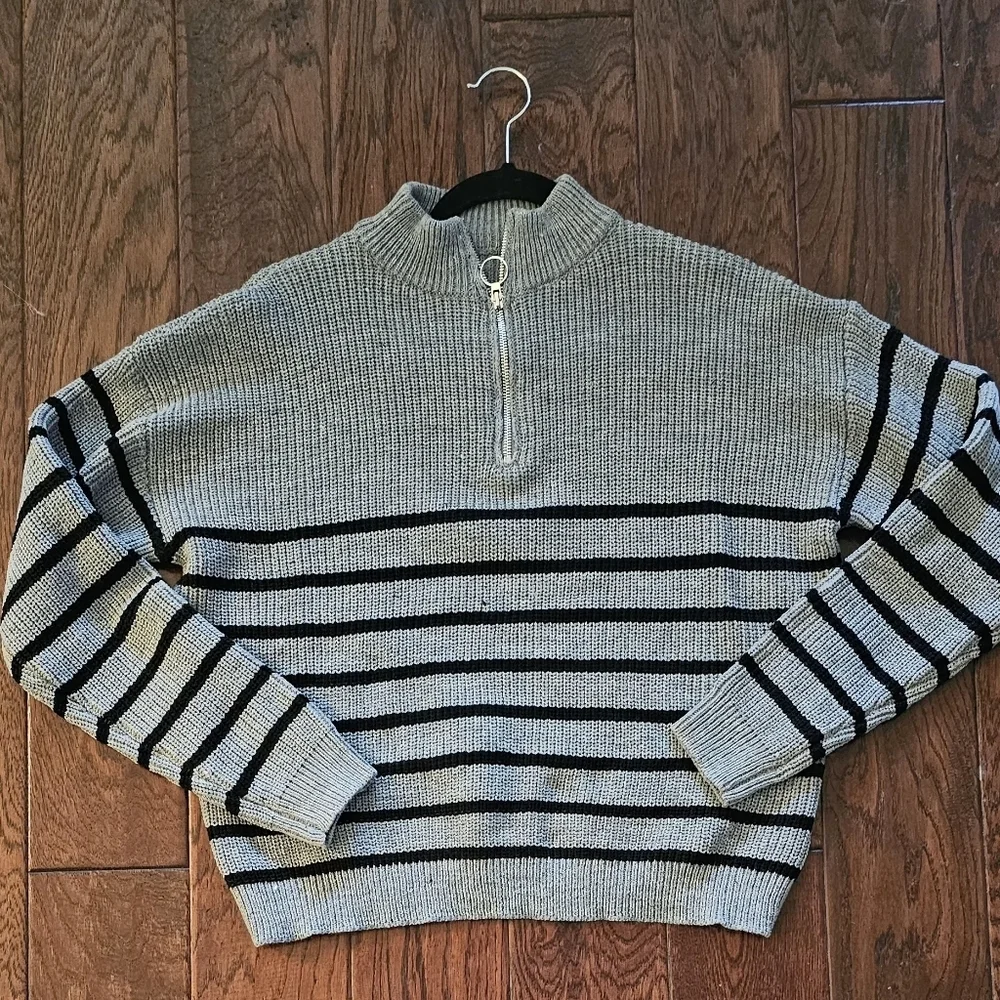 Shein Sweater Quarter Zip-Up Grey and Black Large Cropped - Picture 5 of 10